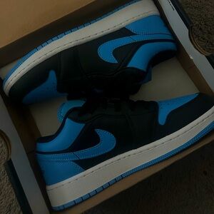 Air Jordan 1 Low 'University Blue'